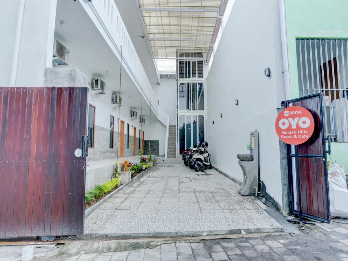 Oyo Flagship 90756 Melasti Hills Room & Cafe Ungasan  Exterior photo
