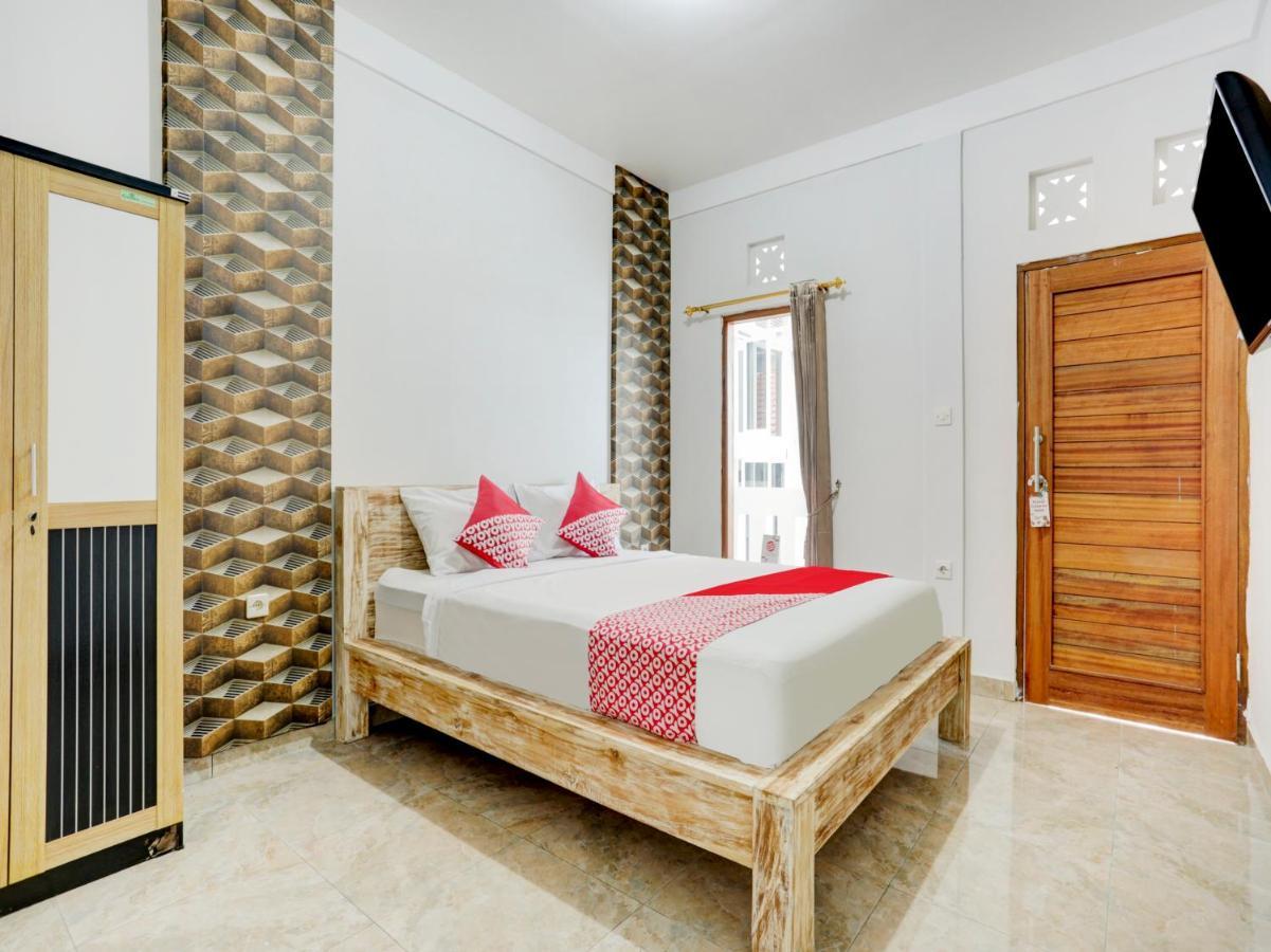 Oyo Flagship 90756 Melasti Hills Room & Cafe Ungasan  Exterior photo